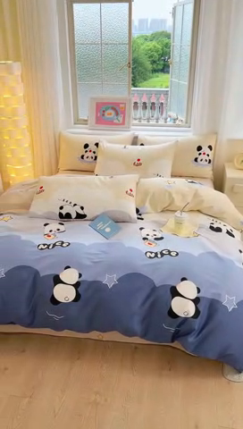 91家纺网 家纺一手货源 找家纺 拾物记 2024新款A类12868全棉喷气印花四件套 萌萌熊猫