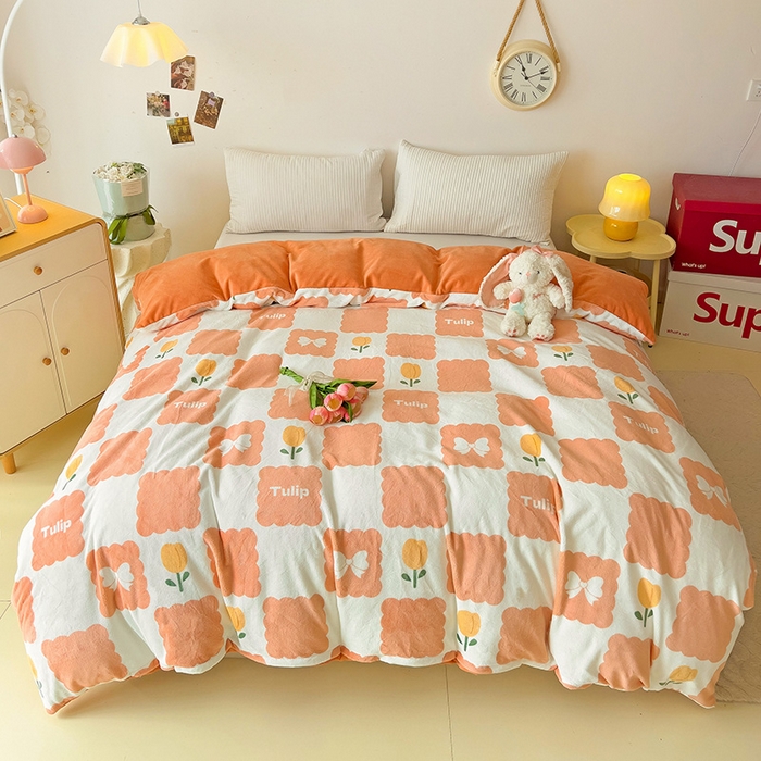 91家纺网 家纺一手货源 找家纺 大柏树 2025新款A类高克重亲肤舒适牛奶绒印花四件套-单被套可定制 花町-桔