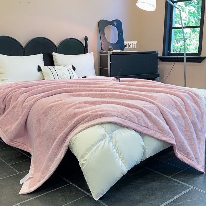 91家纺网 家纺一手货源 找家纺 2025新款纯色仿貂绒双面绒宝宝绒多功能休闲毯子办公室卧室复合毯子 粉色
