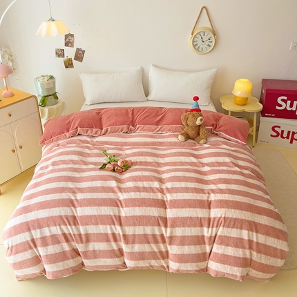 91家纺网 家纺一手货源 找家纺 大柏树 2025新款A类高克重亲肤舒适牛奶绒印花四件套-单被套可定制 竖条肌理-粉