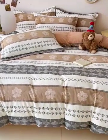 91家纺网 家纺一手货源 找家纺 大柏树 2025新款A类高克重亲肤舒适牛奶绒印花四件套-四件套可定制 波西米亚