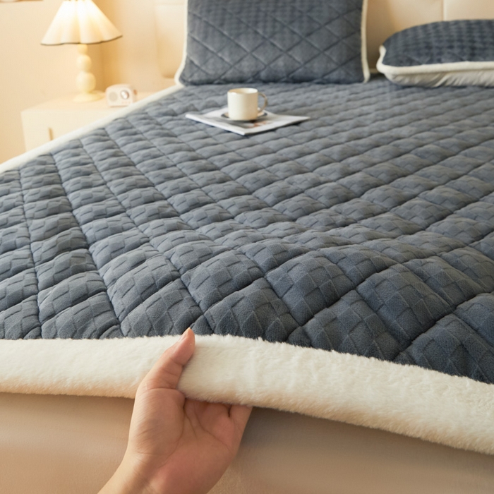 91家纺网 家纺一手货源 找家纺 鑫钰 2024新款宝宝绒牛奶绒烂花大豆夹棉床褥床护垫-菱形格 菱形格-深灰