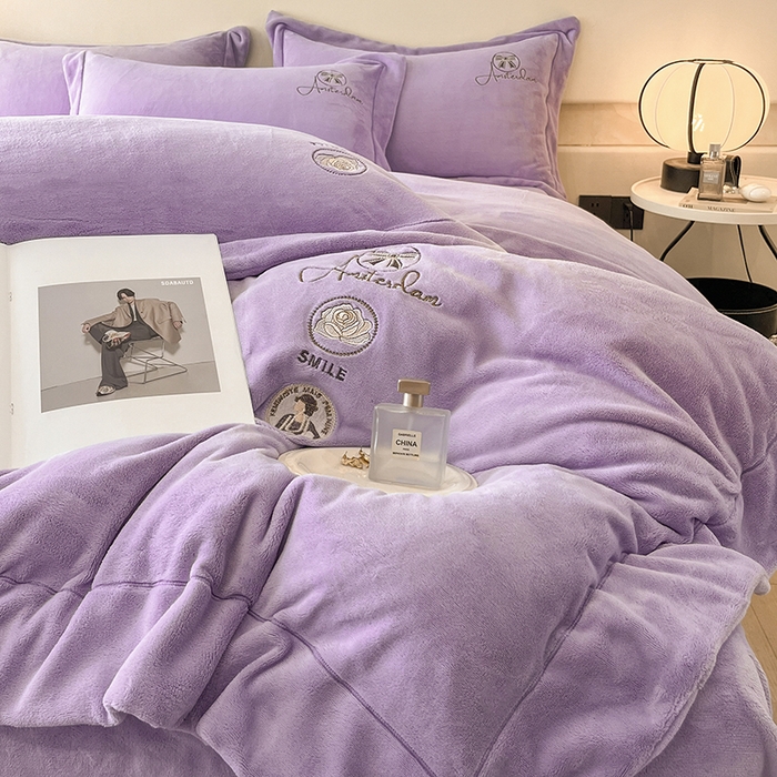 91家纺网 家纺一手货源 找家纺 新方向 2025新款全消光A类刺绣牛奶绒四件套-伊菲 伊菲-莫奈紫