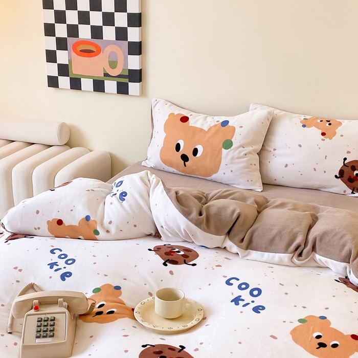 91家纺网 家纺一手货源 找家纺 时光里 2024新款数码印花牛奶绒四件套 曲奇小汪