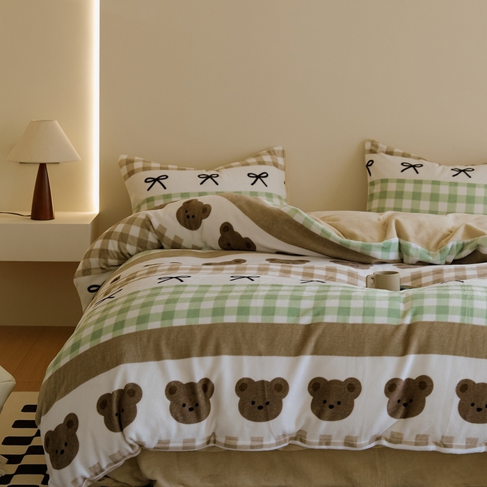 91家纺网 家纺一手货源 找家纺 时光里 2024新款数码独版印花牛奶绒四件套 格子熊