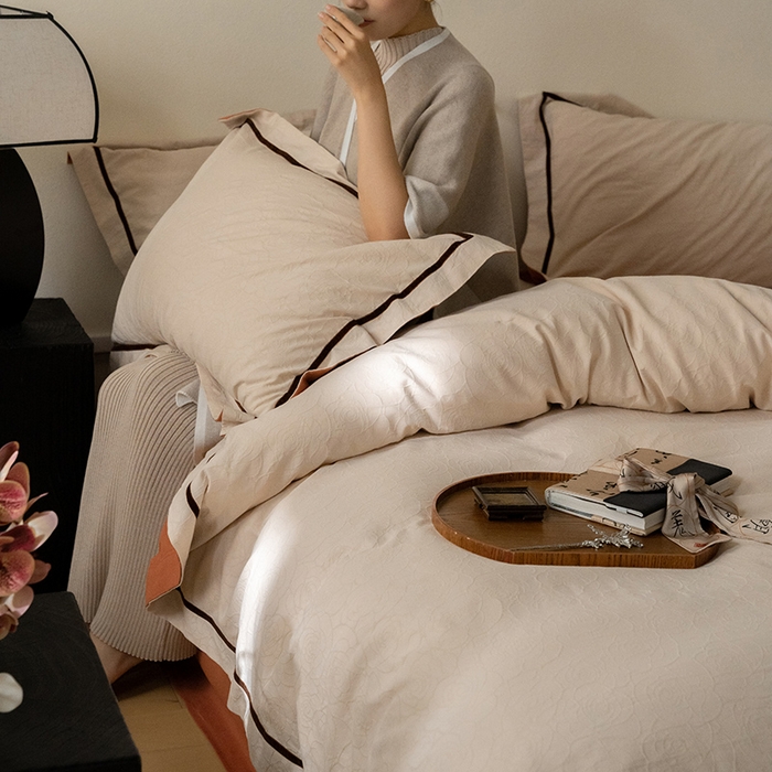 91家纺网 家纺一手货源 找家纺 2024新款老钱风复古秋冬全棉加厚立体浮雕磨毛四件套 玫瑰燕麦