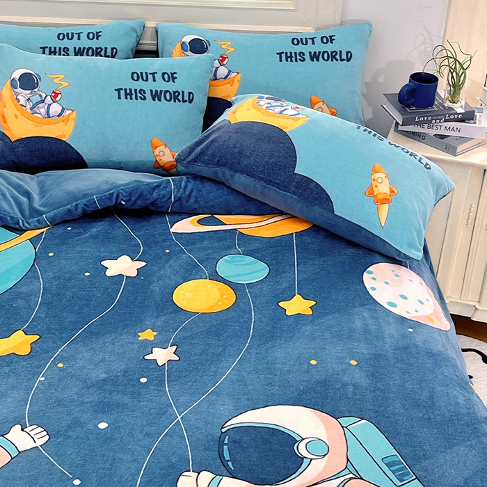 91家纺网 家纺一手货源 找家纺 浩诚 2024新款大版卡通高克重加厚保暖牛奶绒四件套太空人宇航员系列-原创设计 快乐星球