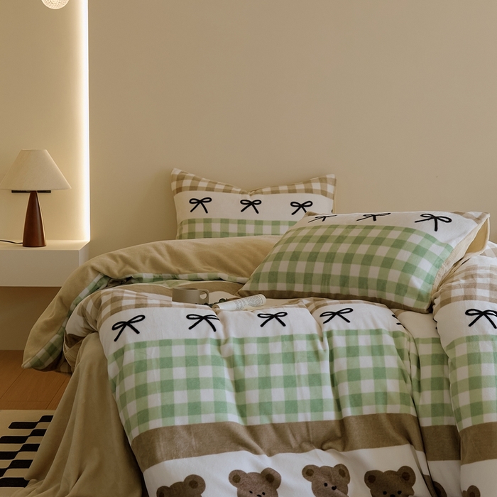 91家纺网 家纺一手货源 找家纺 时光里 2024新款数码独版印花牛奶绒四件套 格子熊