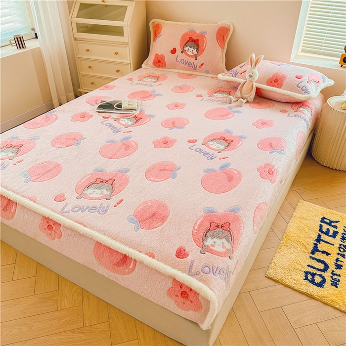 91家纺网 家纺一手货源 找家纺 喜居 喜居 2024新款雪花绒床笠印花牛奶绒床笠三件套单床笠 桃子女孩