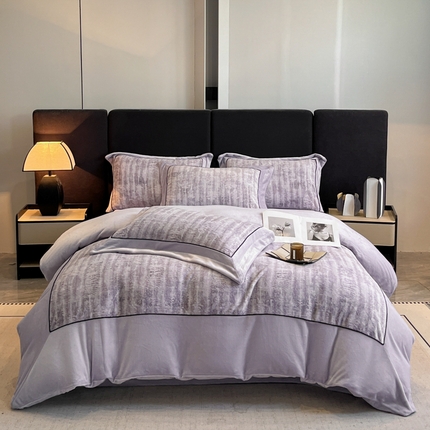 91家纺网 家纺一手货源 找家纺 博纳家纺 2024新款牛奶绒灼色烂花拼角四件套-浅爱鳄鱼纹 浅爱鳄鱼纹-浅紫色