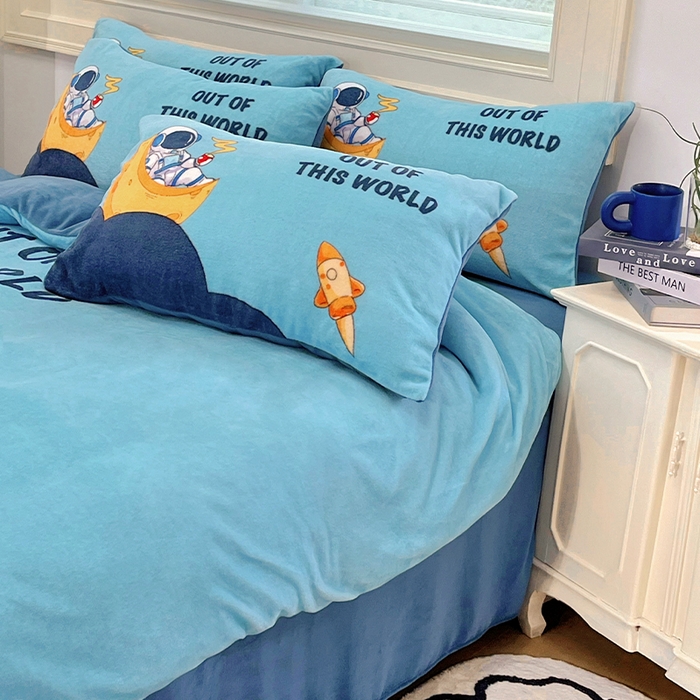 91家纺网 家纺一手货源 找家纺 浩诚 2024新款大版卡通高克重加厚保暖牛奶绒四件套太空人宇航员系列-原创设计 圆梦星球