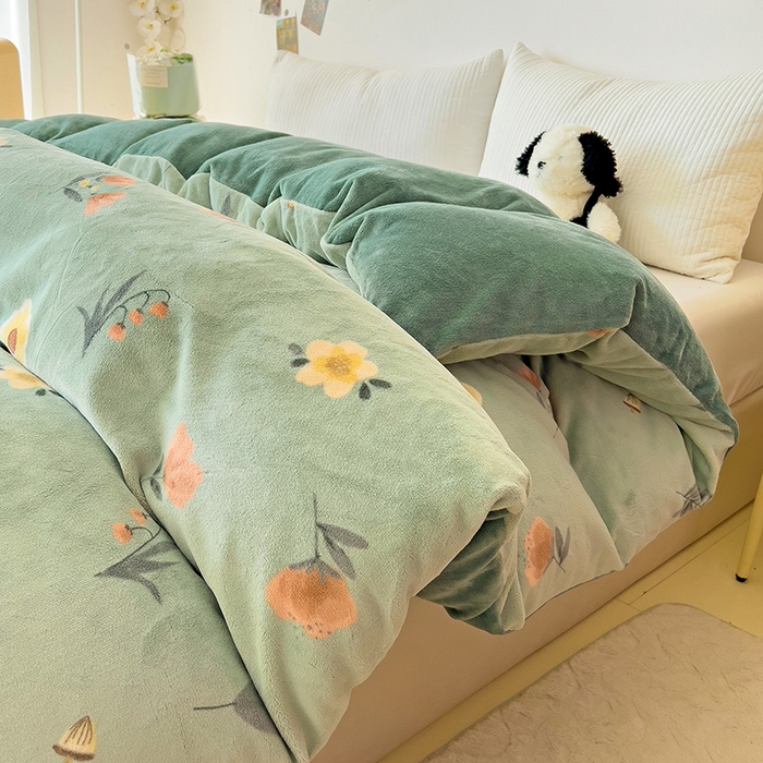 91家纺网 家纺一手货源 找家纺 大柏树 2025新款A类高克重亲肤舒适牛奶绒印花四件套-单被套可定制 春意浓-绿