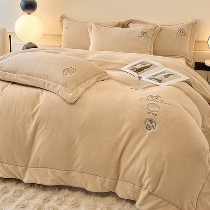 91家纺网 家纺一手货源 找家纺 新方向 2025新款全消光A类刺绣牛奶绒四件套-伊菲 伊菲-香槟