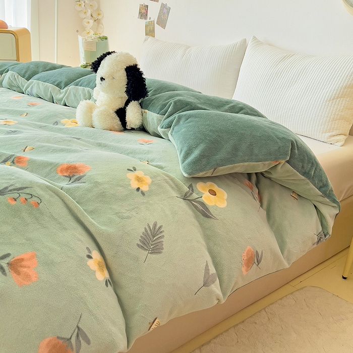 91家纺网 家纺一手货源 找家纺 大柏树 2025新款A类高克重亲肤舒适牛奶绒印花四件套-单被套可定制 春意浓-绿