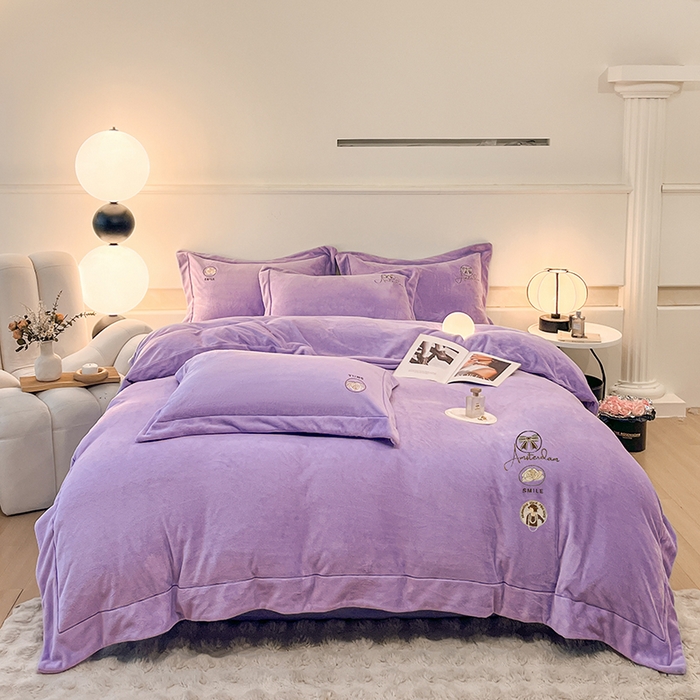91家纺网 家纺一手货源 找家纺 新方向 2025新款全消光A类刺绣牛奶绒四件套-伊菲 伊菲-莫奈紫