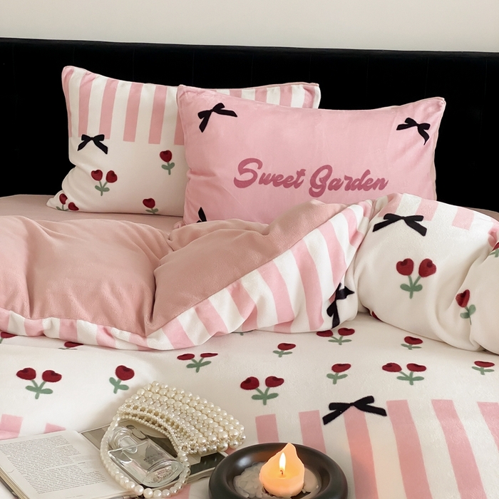 91家纺网 家纺一手货源 找家纺 时光里 2024新款数码印花牛奶绒四件套 甜蜜花园