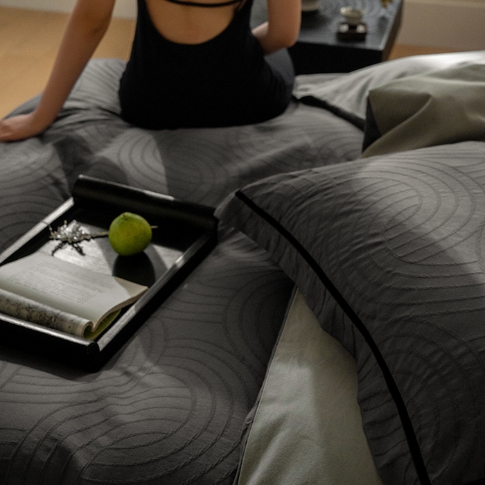 91家纺网 家纺一手货源 找家纺 2024新款老钱风复古秋冬全棉加厚立体浮雕磨毛四件套 古典灰