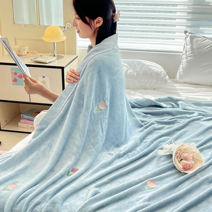 91家纺网 家纺一手货源 找家纺 慕尚 2025新款简约双面牛奶绒刺绣多功能盖毯-郁金香 郁金香-蓝