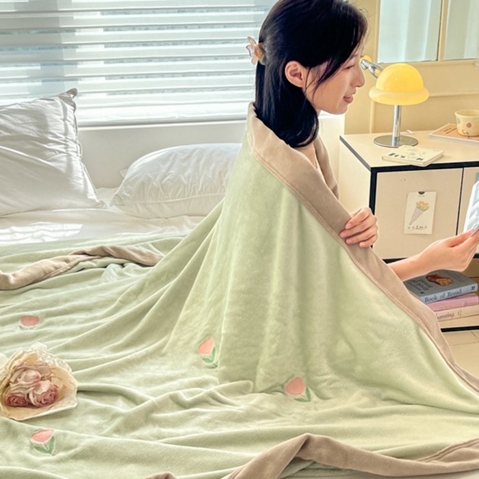 91家纺网 家纺一手货源 找家纺 慕尚 2025新款简约双面牛奶绒刺绣多功能盖毯-郁金香 郁金香-绿