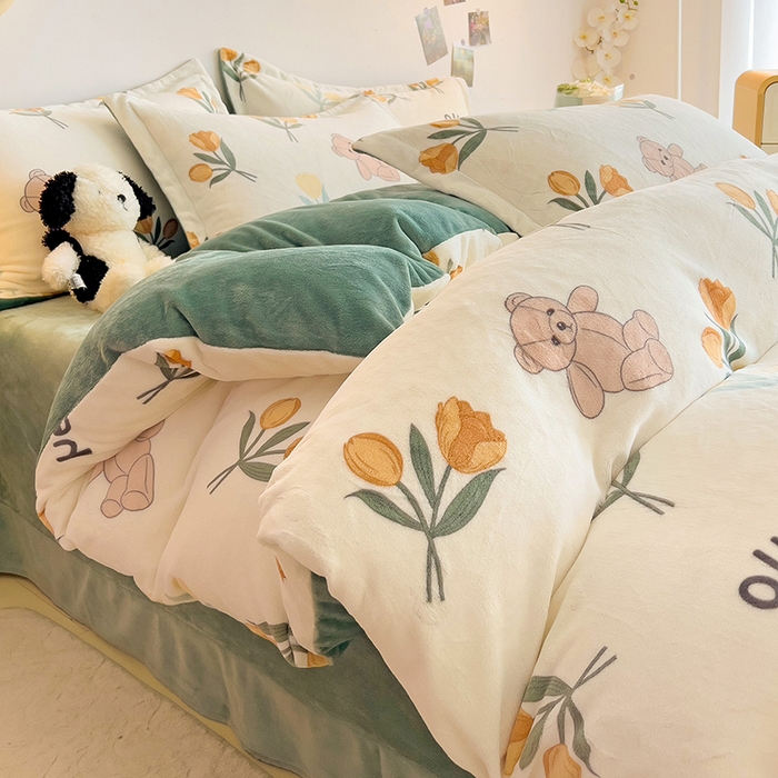 91家纺网 家纺一手货源 找家纺 大柏树 2025新款A类高克重亲肤舒适牛奶绒印花四件套-四件套可定制 艾薇-黄