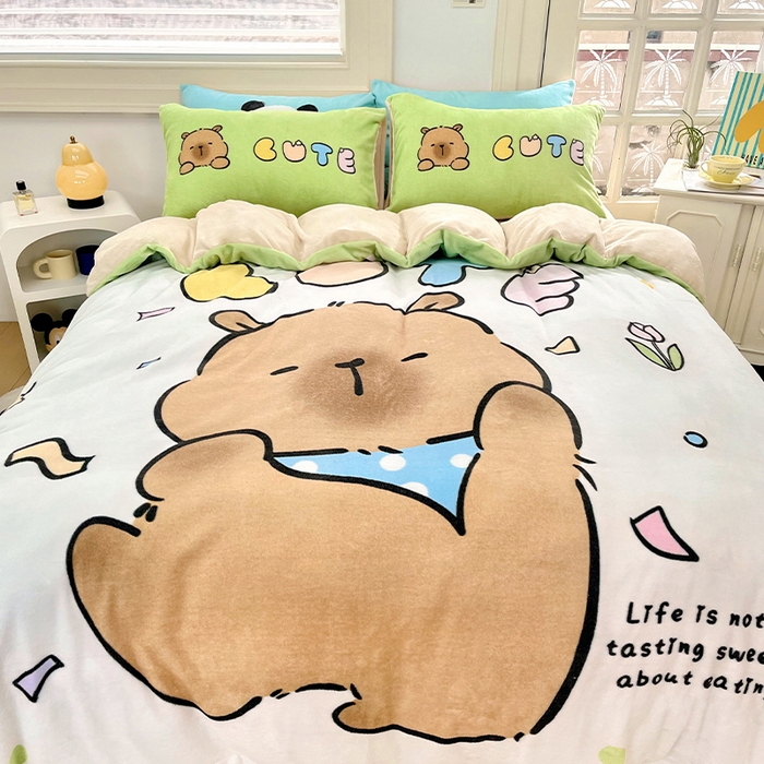 91家纺网 家纺一手货源 找家纺 浩诚 2024新款加厚保暖牛奶绒四件套印花卡通系列 水豚巴拉