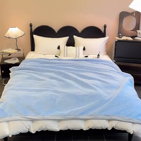 91家纺网 家纺一手货源 找家纺 2025新款纯色仿貂绒双面绒宝宝绒多功能休闲毯子办公室卧室复合毯子 天蓝