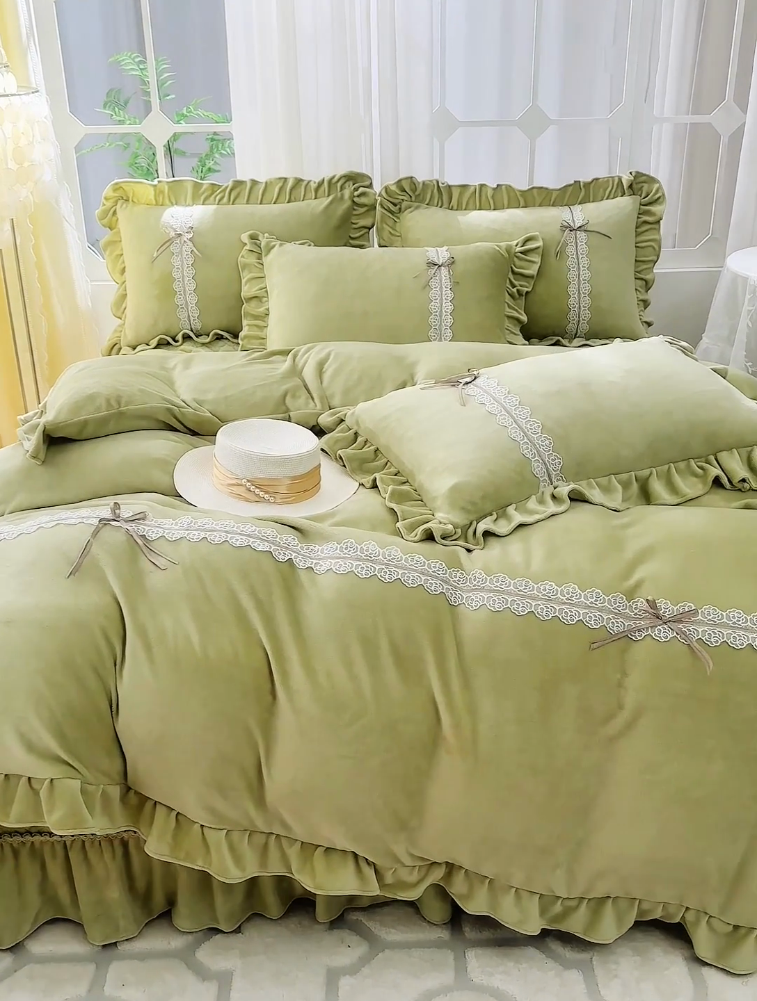 91家纺网 家纺一手货源 找家纺 卡迪亚家纺 2024新款牛奶绒床盖款公主风四件套-依琳系列 依琳-西柚红