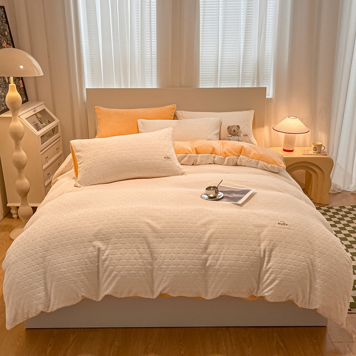 91家纺网 家纺一手货源 找家纺 857家居 2024新款雕花绒四件套-云朵系列 云朵黄