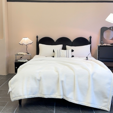 91家纺网 家纺一手货源 找家纺 2025新款纯色仿貂绒双面绒宝宝绒多功能休闲毯子办公室卧室复合毯子 白色