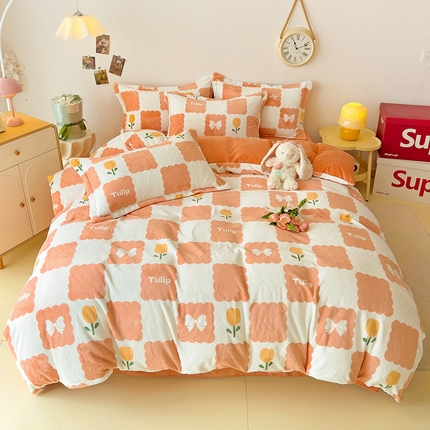 91家纺网 家纺一手货源 找家纺 大柏树 2025新款A类高克重亲肤舒适牛奶绒印花四件套-四件套可定制 花町-桔