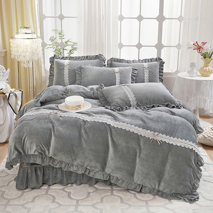 91家纺网 家纺一手货源 找家纺 卡迪亚家纺 2024新款牛奶绒床盖款公主风四件套-依琳系列 依琳-高级灰