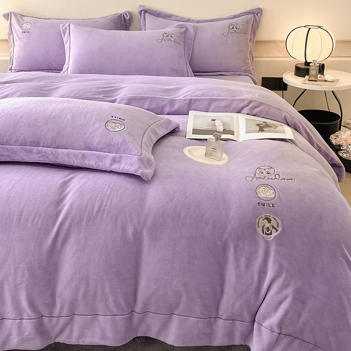 91家纺网 家纺一手货源 找家纺 新方向 2025新款全消光A类刺绣牛奶绒四件套-伊菲 伊菲-莫奈紫
