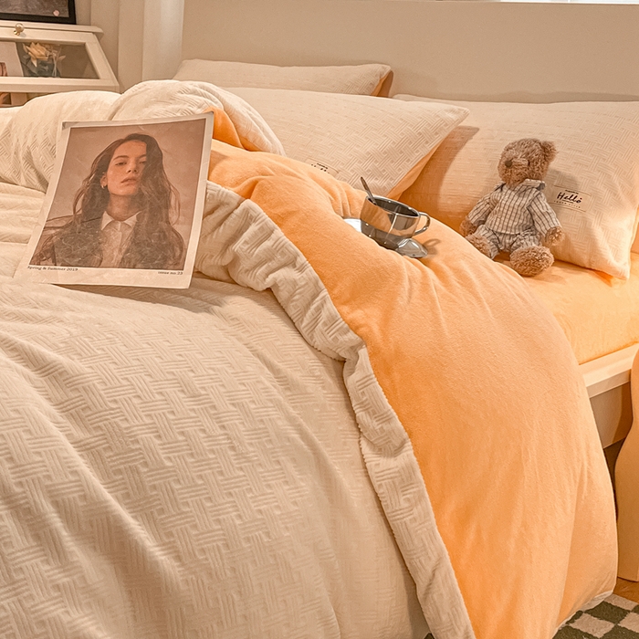 91家纺网 家纺一手货源 找家纺 857家居 2024新款雕花绒四件套-云朵系列 云朵黄