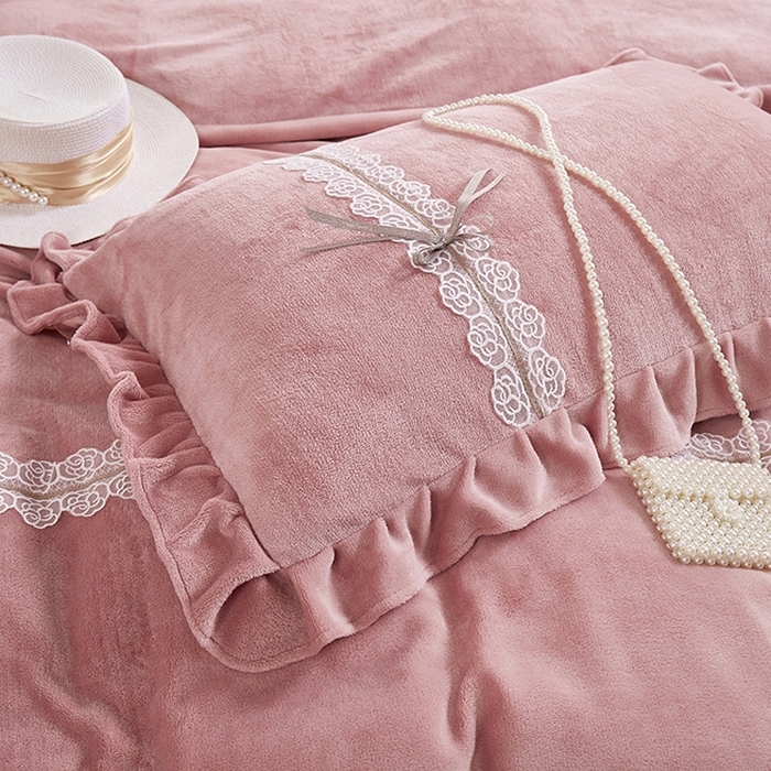 91家纺网 家纺一手货源 找家纺 卡迪亚家纺 2024新款牛奶绒床盖款公主风四件套-依琳系列 依琳-西柚红