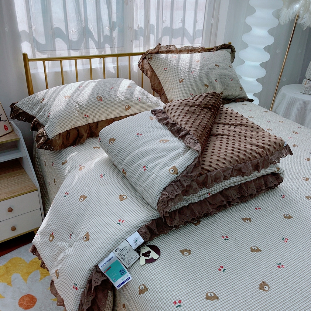 91家纺网 家纺一手货源 找家纺 暖居 2024暖居韩版纯棉豆豆被高温砂洗床盖四件套同款全棉被套熊头格子