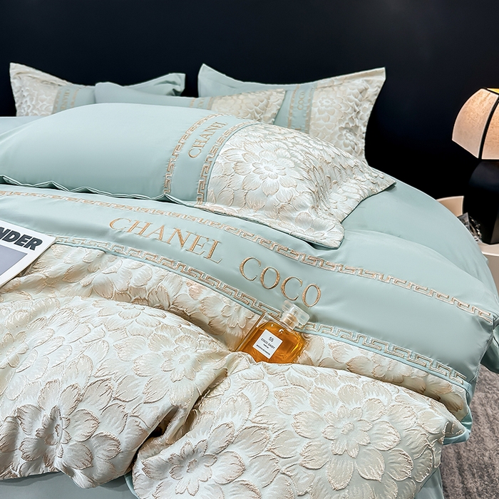 91家纺网 家纺一手货源 找家纺 宅家居 2024芙蓉并蒂-新款轻奢拼接亲肤精梳棉磨毛浮雕刺绣四件套 芙蓉并蒂-抹茶绿