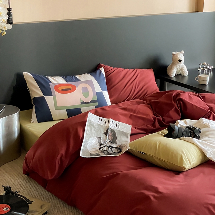 91家纺网 家纺一手货源 找家纺 圆岛家纺 2024秋冬新款纯色孟菲斯博主风时尚全棉磨毛五件套 洛可红拼尼罗绿