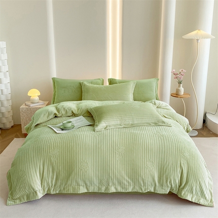 91家纺网 家纺一手货源 找家纺 乐嘉盈 2025新款高克重圆角吊边雕花纯色牛奶绒四件套 绿色浪花