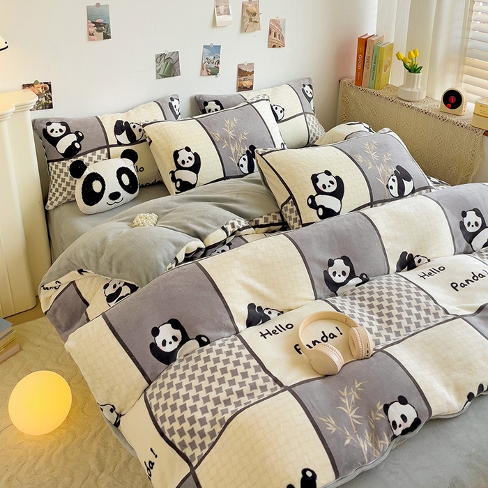 91家纺网 家纺一手货源 找家纺 西引力 2024新款加厚小清新牛奶绒四件套床单款床笠款单被套爆款 熊猫皮皮