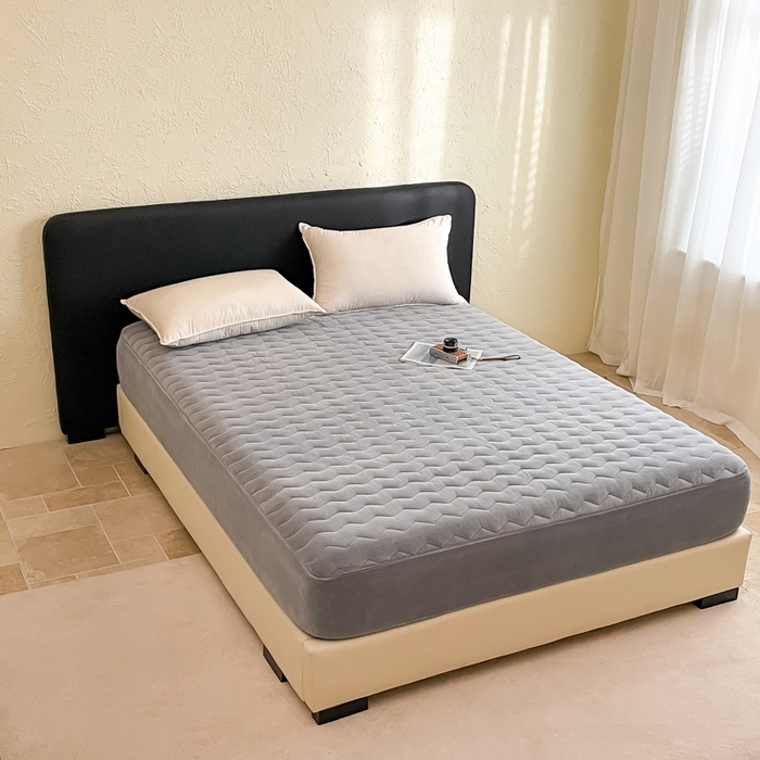 91家纺网 家纺一手货源 找家纺 法芙娜家纺 2024新款波浪纹牛奶绒夹棉床笠（控价券后价不低于128/138/148） 灰