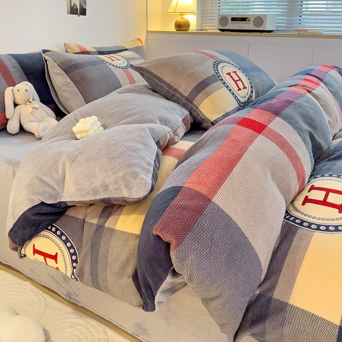 91家纺网 家纺一手货源 找家纺 西引力 2024新款加厚小清新牛奶绒四件套床单款床笠款单被套爆款 洛可