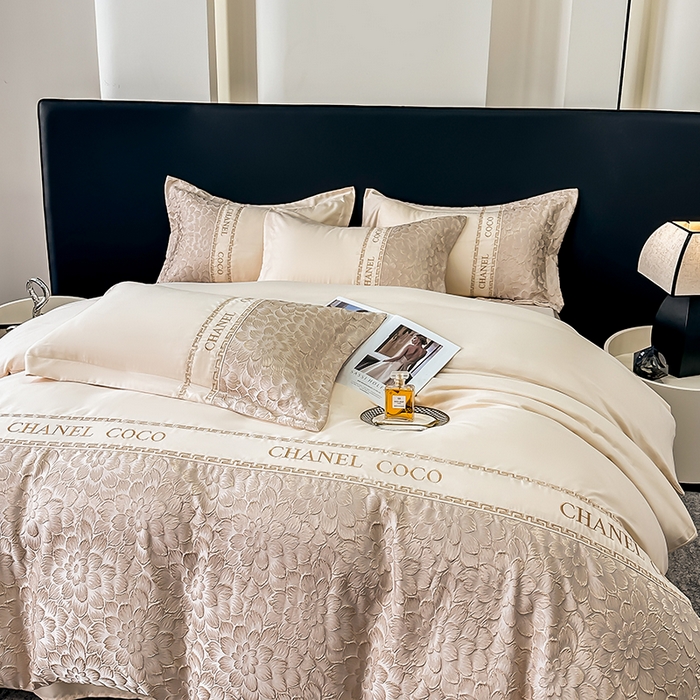 91家纺网 家纺一手货源 找家纺 宅家居 2024芙蓉并蒂-新款轻奢拼接亲肤精梳棉磨毛浮雕刺绣四件套 芙蓉并蒂-香槟金