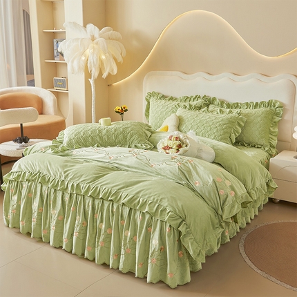91家纺网 家纺一手货源 找家纺 瑞宝 2025新款高克重宝宝绒刺绣床裙四件套-玫瑰 玫瑰-绿茵