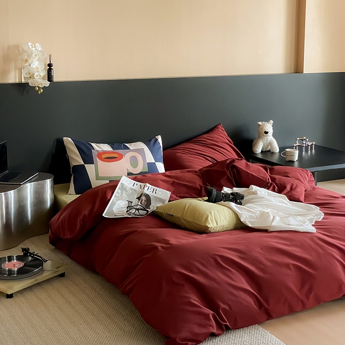 91家纺网 家纺一手货源 找家纺 圆岛家纺 2024秋冬新款纯色孟菲斯博主风时尚全棉磨毛五件套 洛可红拼尼罗绿