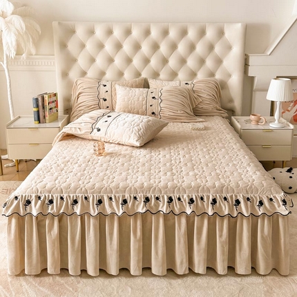 91家纺网 家纺一手货源 找家纺 （总）恋尚 2024新款宝宝绒绣花花边夹棉单床裙--叶洛莉