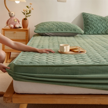 91家纺网 家纺一手货源 找家纺 （总）布卢姆床垫 2025新款牛奶绒抗菌夹棉床笠--南枝系列