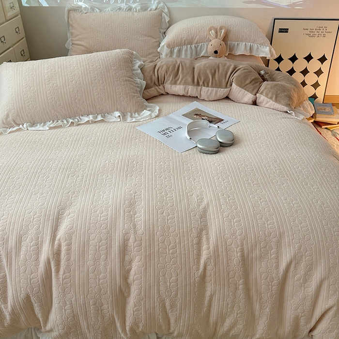 91家纺网 家纺一手货源 找家纺 三朵家纺 2024新款3D立体浮雕花边保暖加厚四件套 暖暖花语