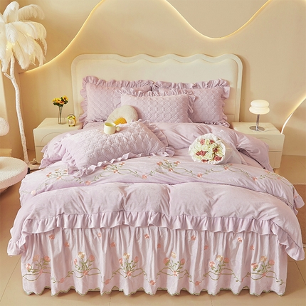 91家纺网 家纺一手货源 找家纺 （总）瑞宝 2025新款高克重宝宝绒刺绣床裙四件套-玫瑰