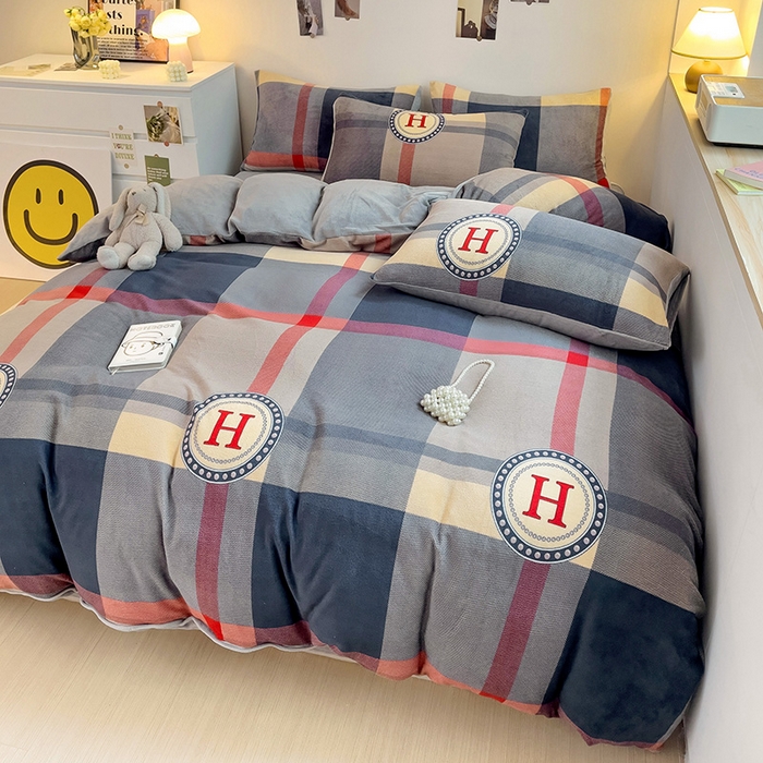 91家纺网 家纺一手货源 找家纺 西引力 2024新款加厚小清新牛奶绒四件套床单款床笠款单被套爆款 洛可