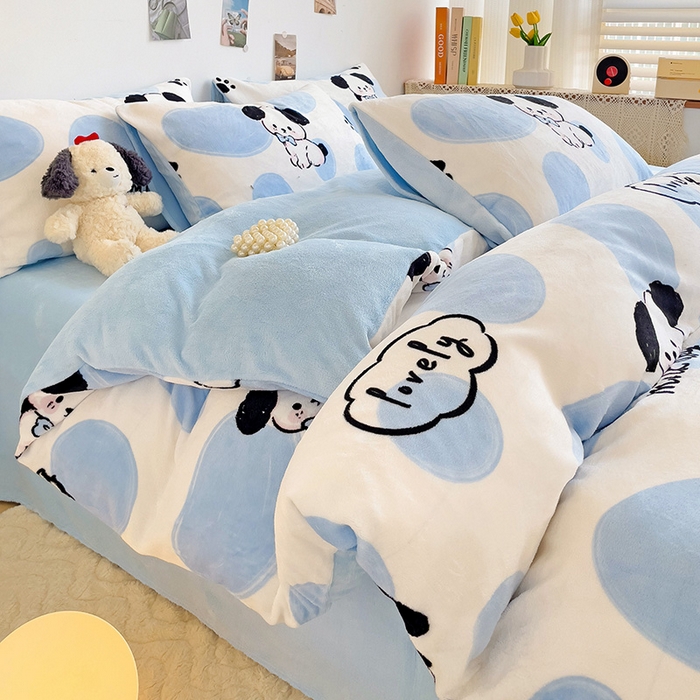 91家纺网 家纺一手货源 找家纺 西引力 2024新款加厚小清新牛奶绒四件套床单款床笠款单被套爆款 牛奶狗